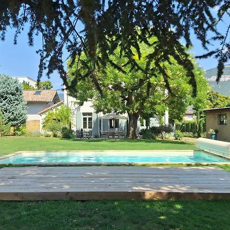 Maison De Famille A Villa